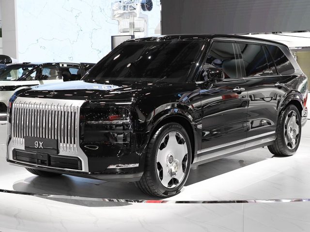 זיקר 9X: סופר-SUV היברידי שנטען ב-9 דקות, ומה שונה בגרסה האירופית
