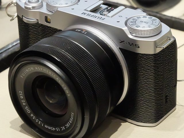 מצלמה ללא מראה Fujifilm X-M5
