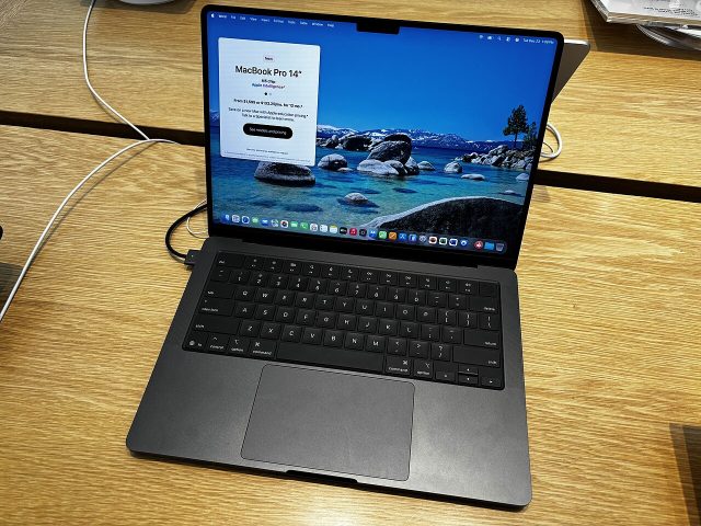 מחשב נייד Apple MacBook Pro 14 אינץ' עם שבב M6